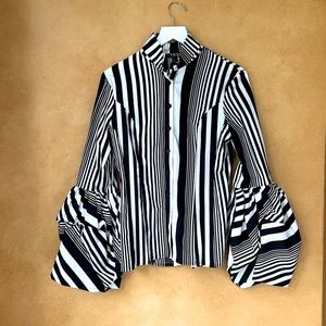 TOV Romantic Queen Shirt Blouse 
Size 40 US 6